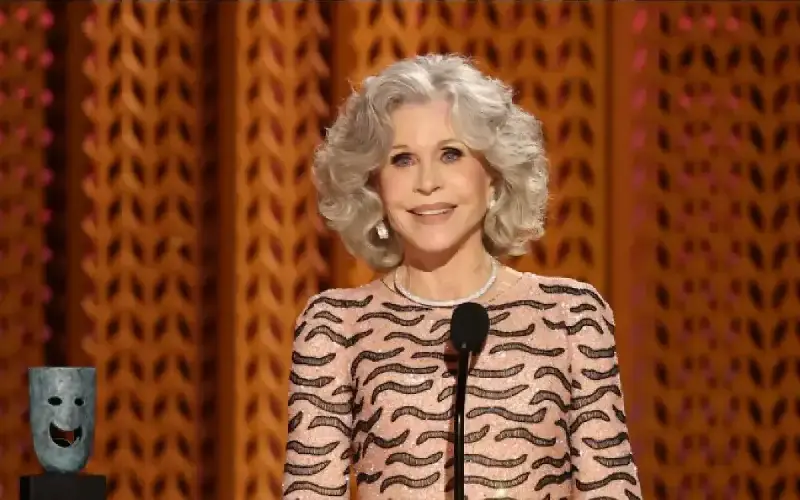 Jane Fonda luchó por contener las lágrimas mientras rendía homenaje a Dolly Parton