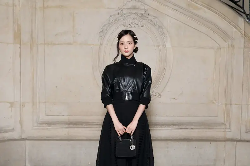 Jisoo――「静かな強さ」で世界を揺らすBlackpinkビジュアル女王の現在地
