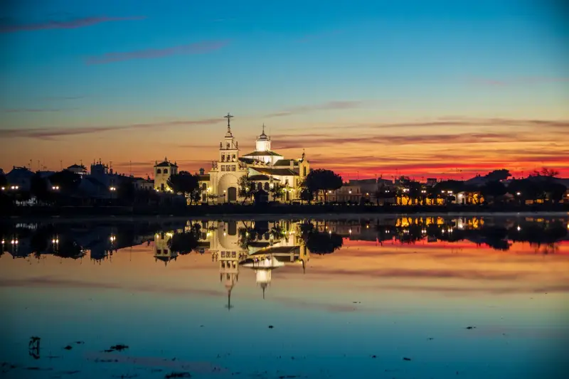 Explora Huelva: Aventura a Pie, en Tren o Barco por un Paraje Natural Único