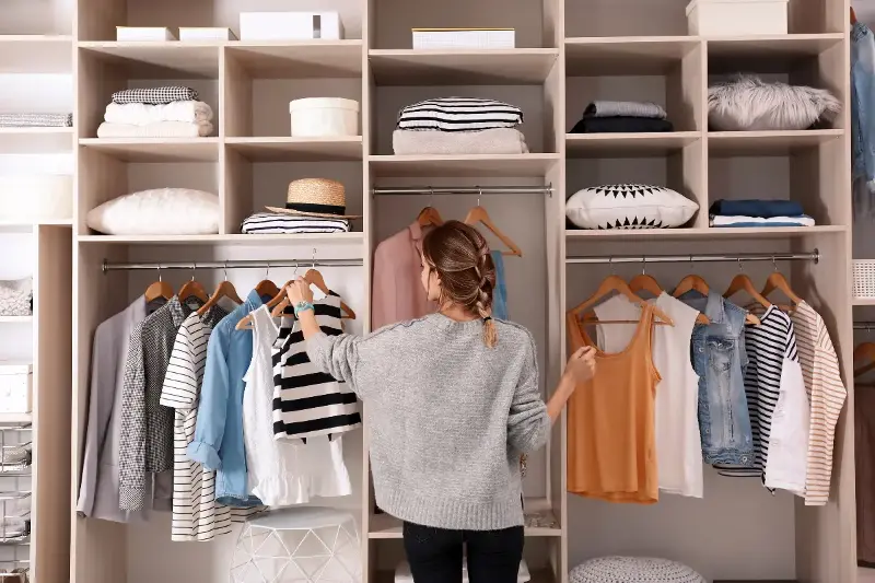 Astuces de rangement pour prolonger la vie de vos vêtements préférés
