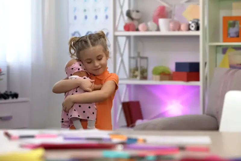 Descubre lo que puedes aprender al observar a tu hijo jugar con muñecas