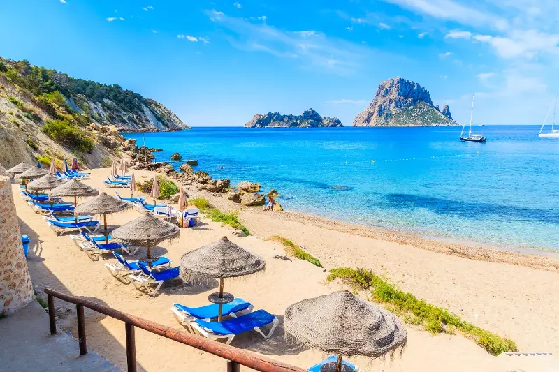 No Solo Música: Reglas de Etiqueta en la Playa que Todos Deben Seguir