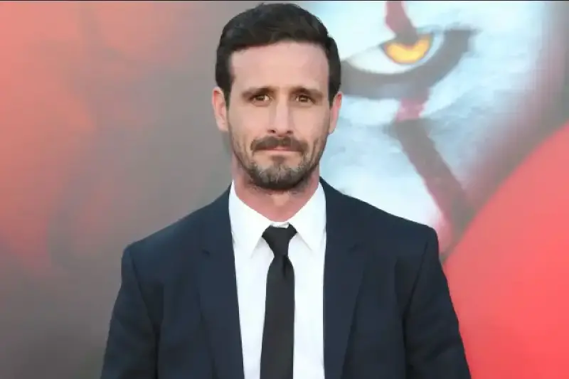 La viuda de James Ransone critica duramente a los premios Emmy por omitirlo de su homenaje televisado
