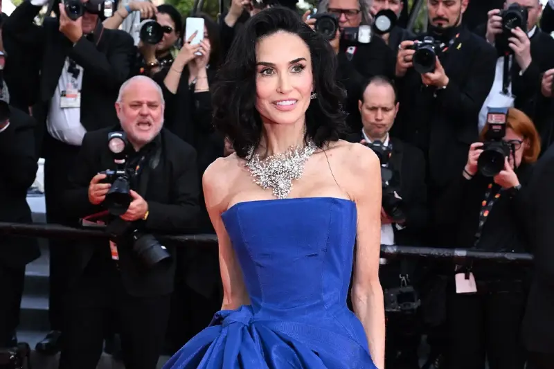 Demi Moore e il ritorno del body talk: come affrontare il tema dell’invecchiamento, delle diete e della chirurgia estetica con naturalezza tra amici e colleghi