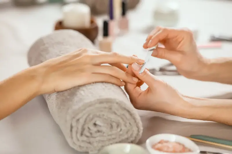 El regreso de las uñas cortas: ¿cambio estético o motivo económico?