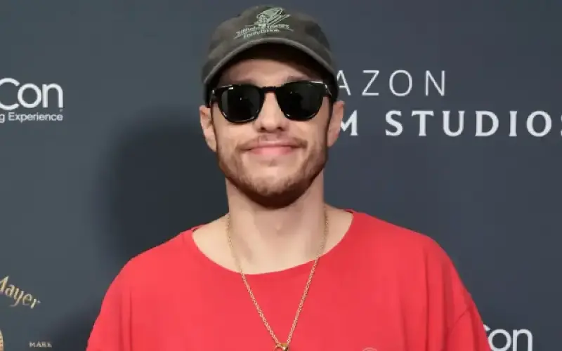 Pete Davidson asegura que él y Elsie Hewitt están comprometidos a criar a su hija juntos tras su separación