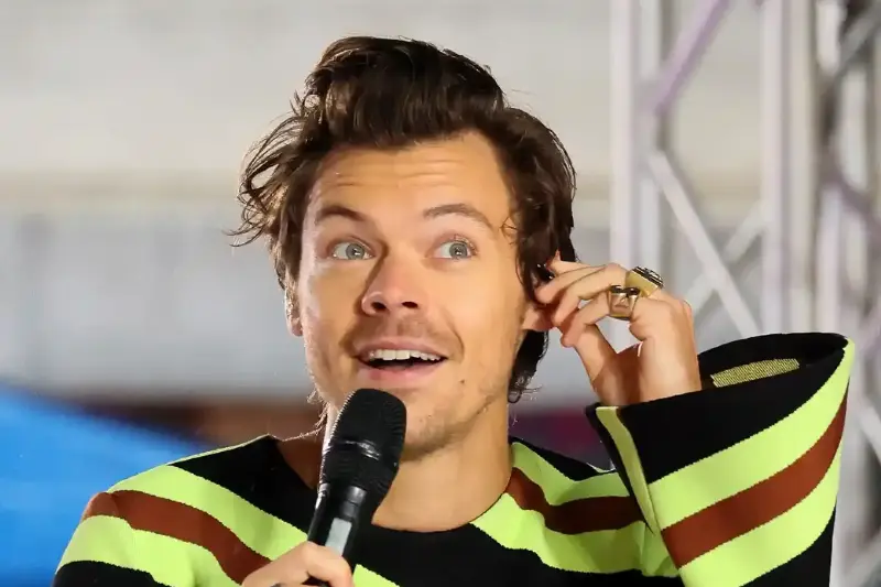 Jak Harry Styles inspiruje młodych do walki o autentyczność i zdrowie psychiczne - poruszające wyznania artysty