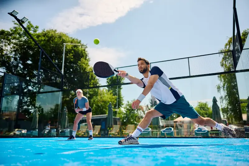 Descubre las Diferencias Clave entre el Padel y el Tenis