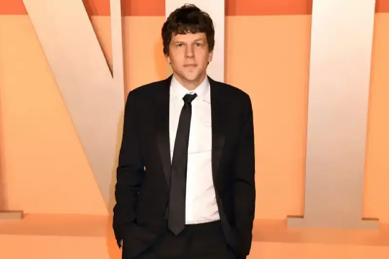 Jesse Eisenberg solía pensar que actuar era un 'trabajo ridículo'