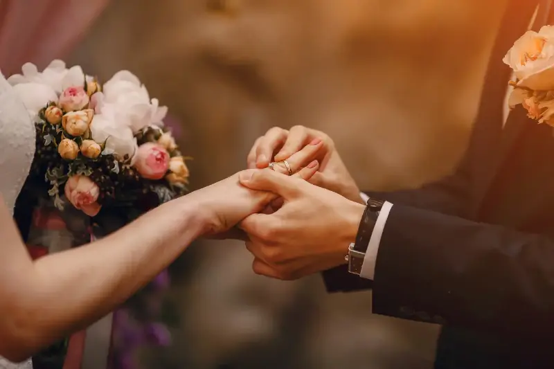 Agotamiento Social en las Bodas: ¿Por Qué los Novios se Quedan sin Energía?