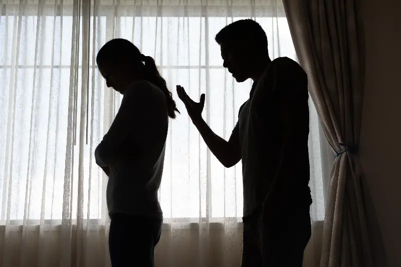 冷暴力在感情中的隱形傷害