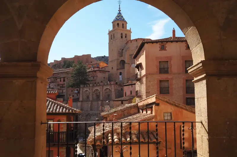 Turismo Estelar: Los 10 Pueblos de España que Merecen un Oscar