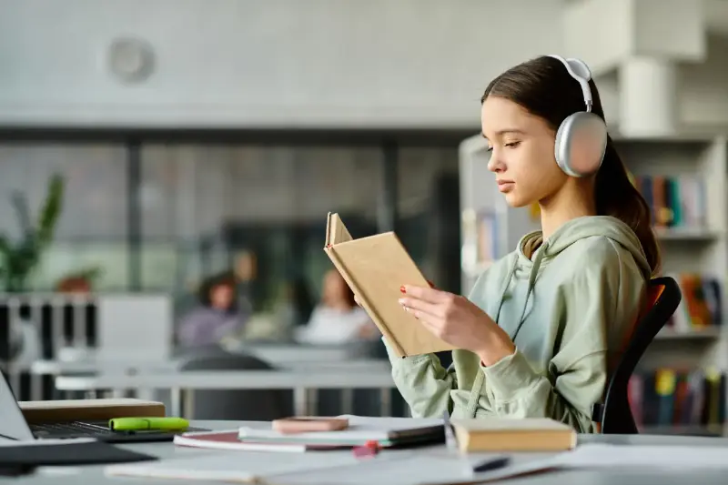 Por qué Evitamos Quitarnos los Auriculares y Enfrentar Nuestros Pensamientos?