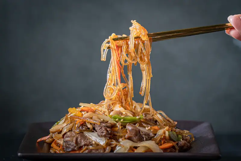 Japchae Irresistível: O Macarrão de Batata-doce que Integra Textura e Sabor em Um Só Prato