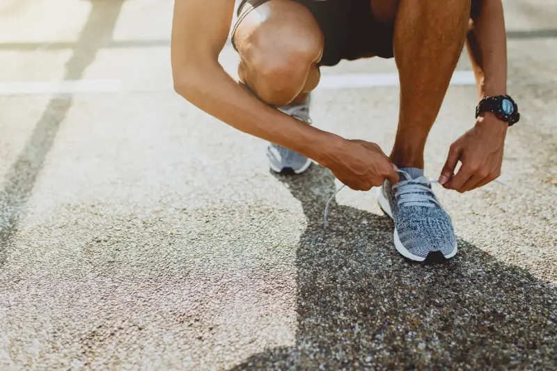 Elige los Tenis Adecuados para Correr: Tecnología y Consejos para Evitar Lesiones
