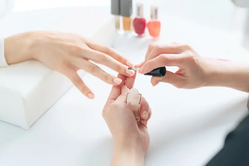 Uñas Francesas Cortas: 12 Diseños Imprescindibles para Estar a la Moda en 2026