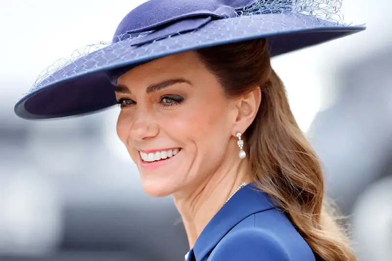 Capelli morbidi, pieghe naturali e allure impeccabile: perché i look di Meghan Markle e Kate Middleton continuano a influenzare conversazioni, saloni e routine