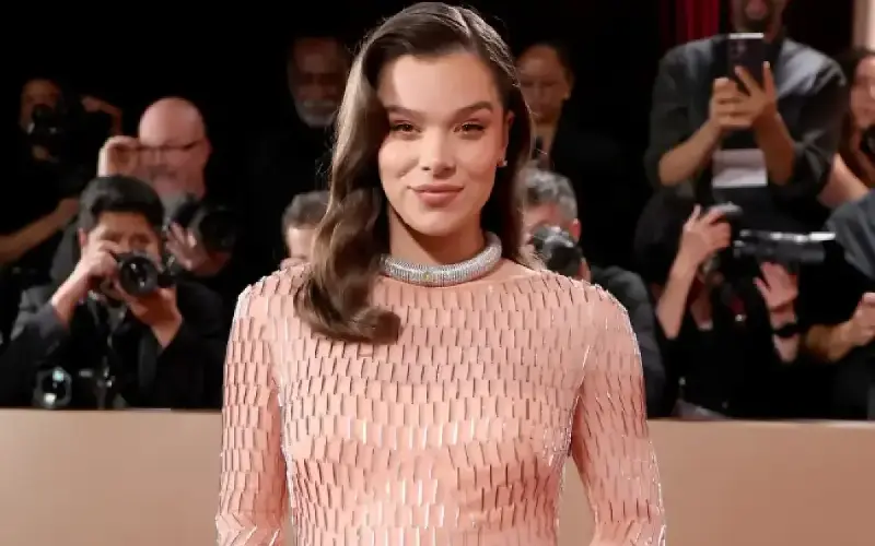 Hailee Steinfeld escribe una conmovedora carta a su hija recién nacida