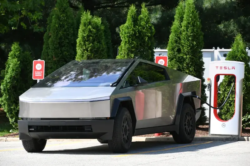 Tesla Cybertruck: Design Angular e Inovador Que Divide Opiniões no Mundo Automotivo