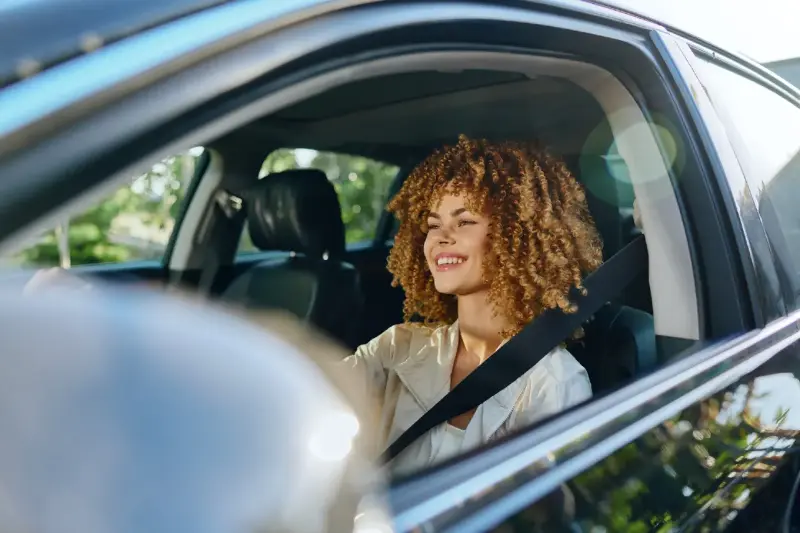 Sal, arena y sol: los daños que pueden causar a tu coche en verano