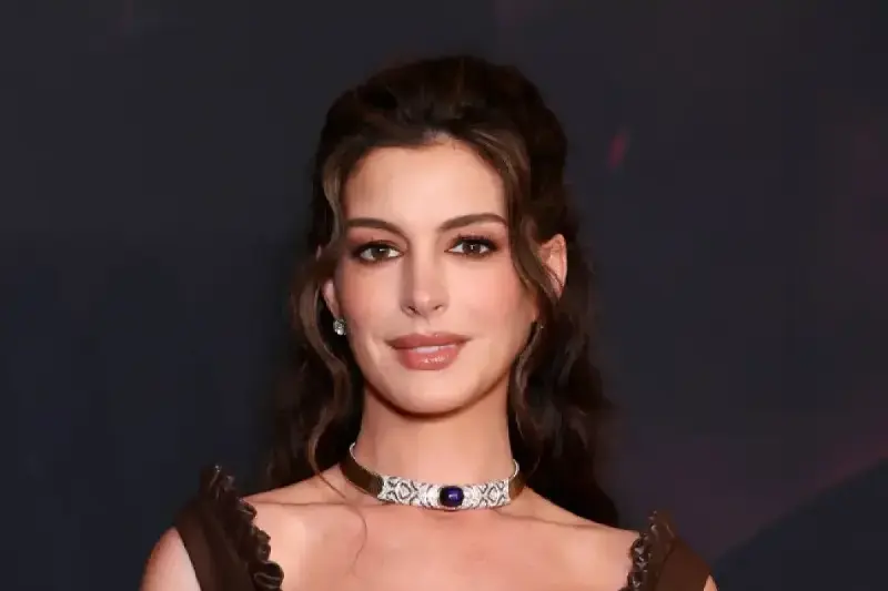 Anne Hathaway mantiene en secreto el sexo de su bebé