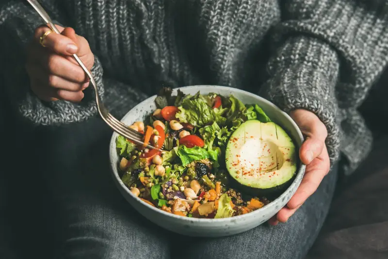 Vegetariani senza ansia: da quali abitudini partire per mangiare meglio, sentirsi sazi ed evitare gli errori dei principianti più comuni