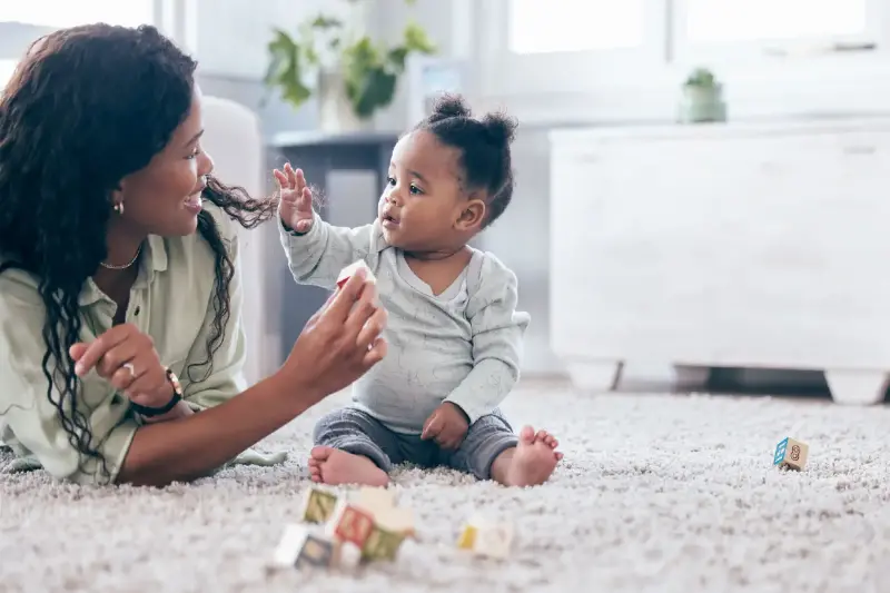 كل ما تريد معرفته للتعامل مع طفلك في الشهر الرابع