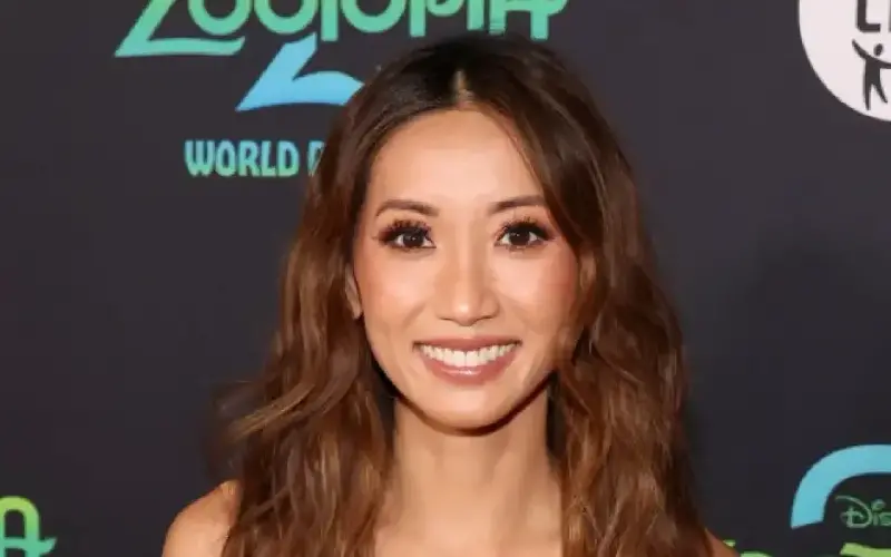 Brenda Song critica a Alaska Airlines por 'regalar' sus asientos
