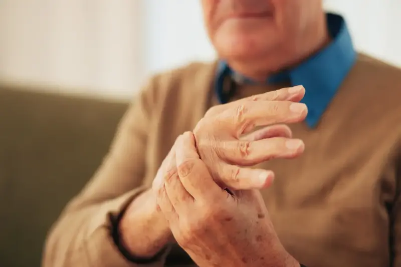 اليابان تقر أول علاج بالخلايا الجذعية في العالم لمرض الشلل الرعاش