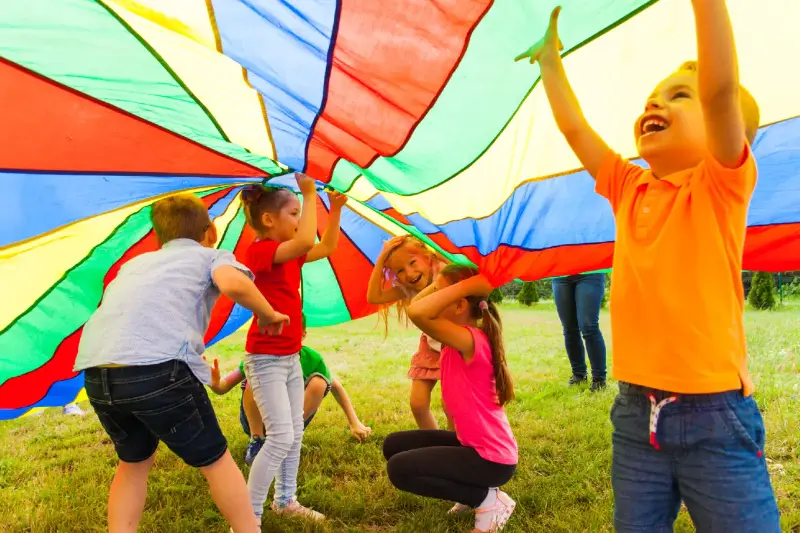 Guía de Supervivencia para el Primer Campamento de Verano: Consejos para Niños y Padres