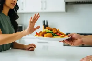 10 أطعمة ابتعد عنها على مائدة السحور.. تسبّب الخمول والعطش في نهار رمضان