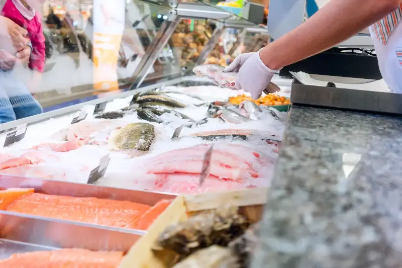Pescado azul, blanco o de roca: cómo diferenciarlos y saber si está fresco