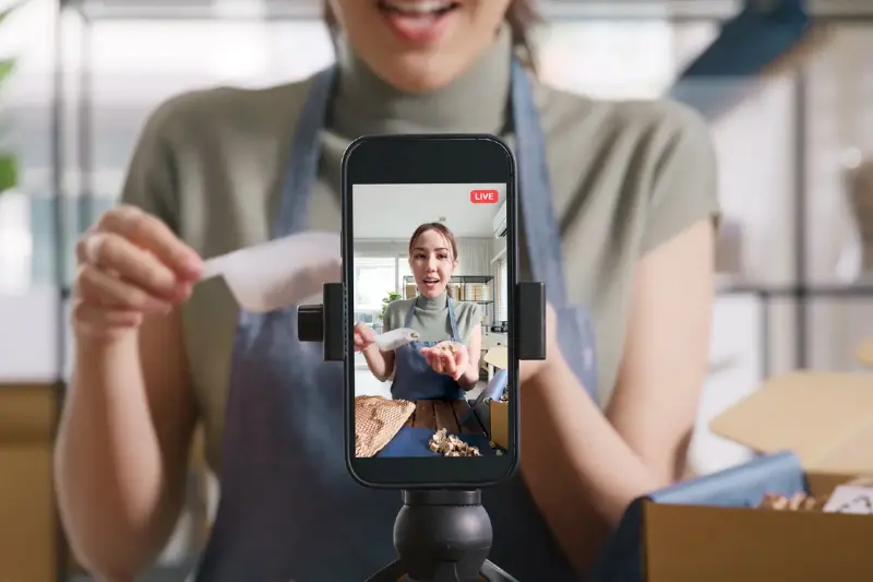 Social commerce po polsku: dlaczego TikTok, Instagram i AI sprzedają lepiej niż klasyczny sklep