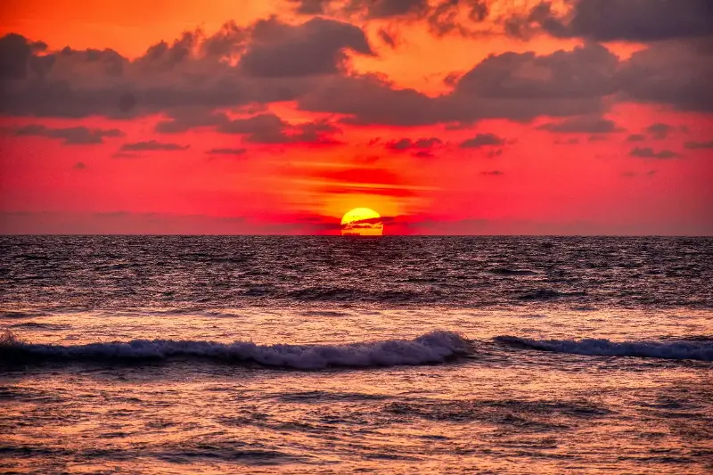 The Serene Beauty of Sunset Beaches: Finding Inner Peace through Calming Ocean Wave Moments