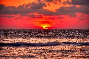 The Serene Beauty of Sunset Beaches: Finding Inner Peace through Calming Ocean Wave Moments