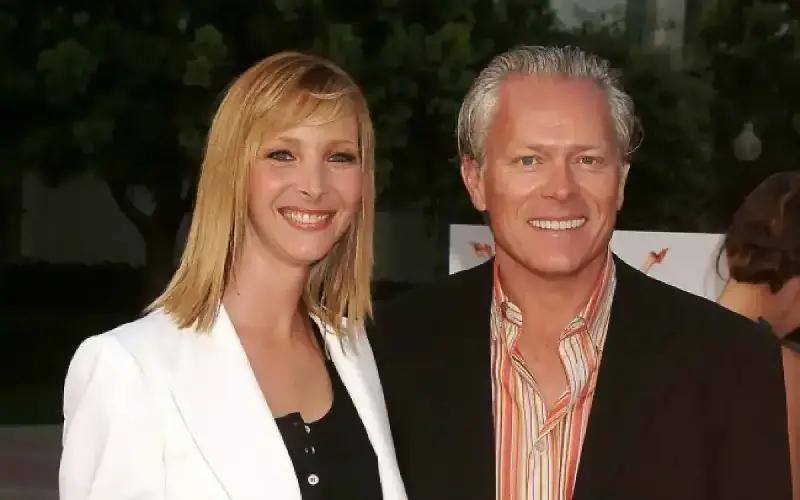 A Lisa Kudrow le da 'demasiada vergüenza' ver Friends delante de su familia