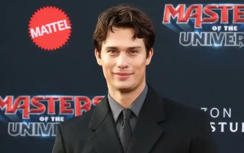 Nicholas Galitzine dedicó muchas horas a su papel en Masters of the Universe