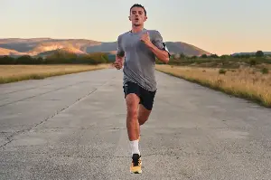 朝運動と夜運動どちらが効果的か比較