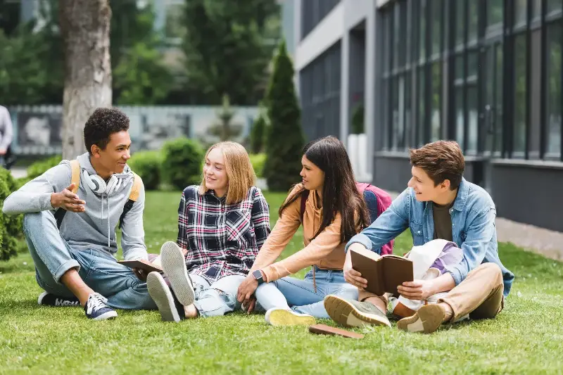 La Edad de los Silencios: Entendiendo la Dificultad de Hablar con Adolescentes