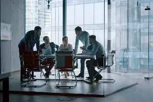 The Hidden Habits Of Calm People Who Never Crack In Stressful Meetings
