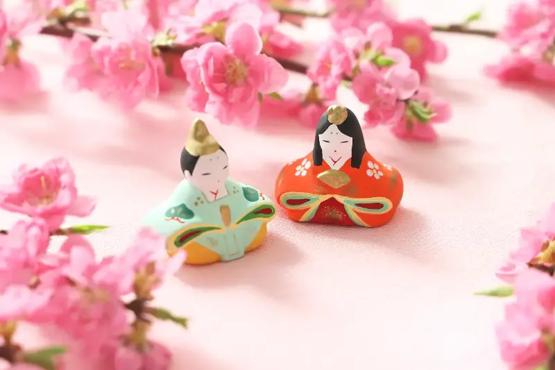 ひなまつり：小さな桃色の祭りが教えてくれる、大きな願いごと