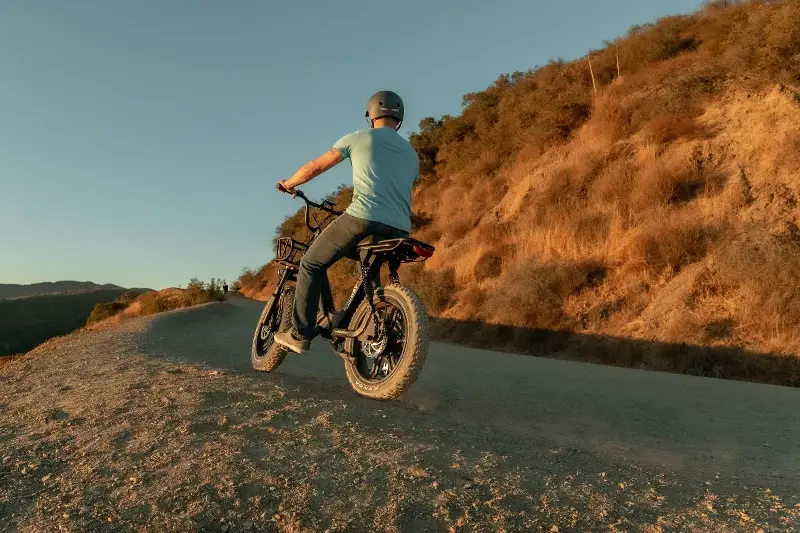 Comment la moto légère séduit une nouvelle génération de citadins