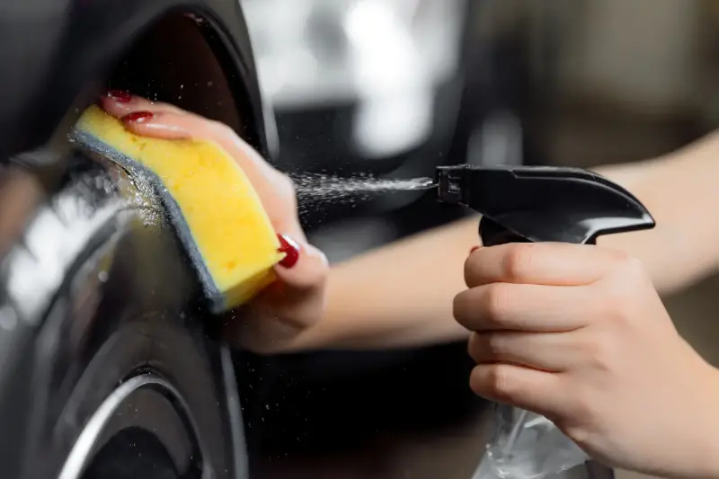 El Abrillantador que Revive Neumáticos y Plásticos del Auto