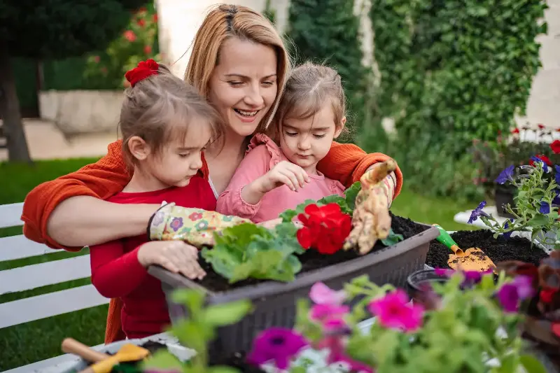 De ajedrez a horticultura: lazos entre padres e hijos a través de pasiones compartidas