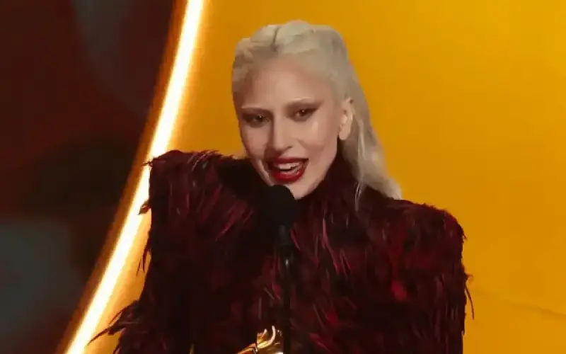Lady Gaga aparece en plena crisis nerviosa en la Gala del Met de 2010 en una nueva novela escrita por una exeditora de Vogue