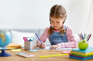 Evde Okul Öncesi Eğitimi: Oyunlarla ve Günlük Aktivitelerle Çocuğunuzu İlkokula Nasıl Hazırlarsınız?