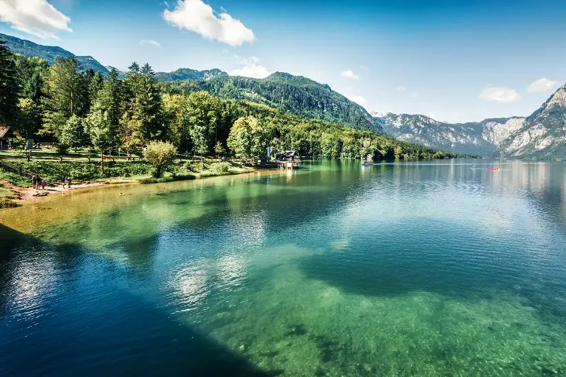 Descubra a beleza do Lago Bohinj