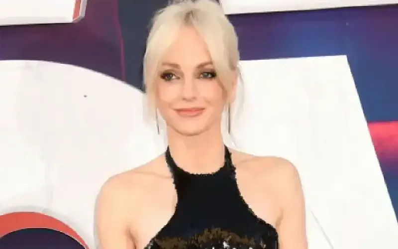 Anna Faris cree que su podcast fue un salvavidas tras su divorcio de Chris Pratt
