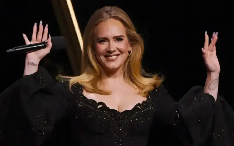 Adele regresa al estudio para grabar la canción de la película con la que hará su debut como actriz