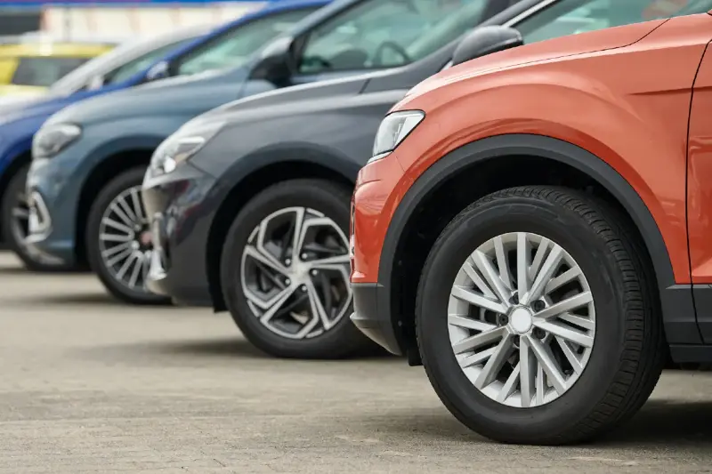 Cosa controllare davvero prima di comprare un’auto usata? Un meccanico spiega gli errori più frequenti e i dettagli da non trascurare durante la visione